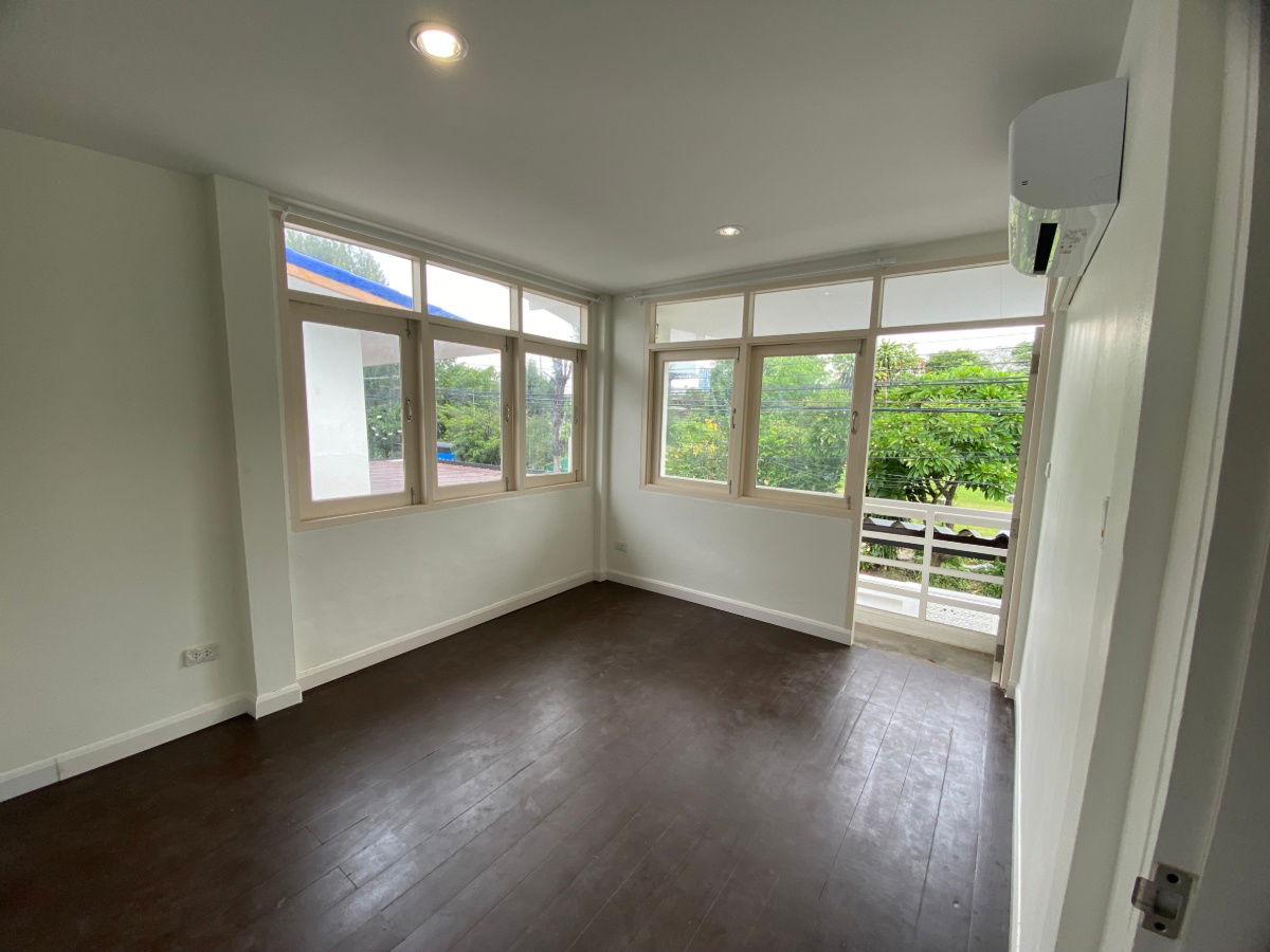 รูป ขายบ้านเดี่ยว 2 ชั้น รีโนเวทใหม่ทั้งหลัง – พร้อมอยู่ ทำเลทองย่านประชาชื่น - รูปที่ 5/13