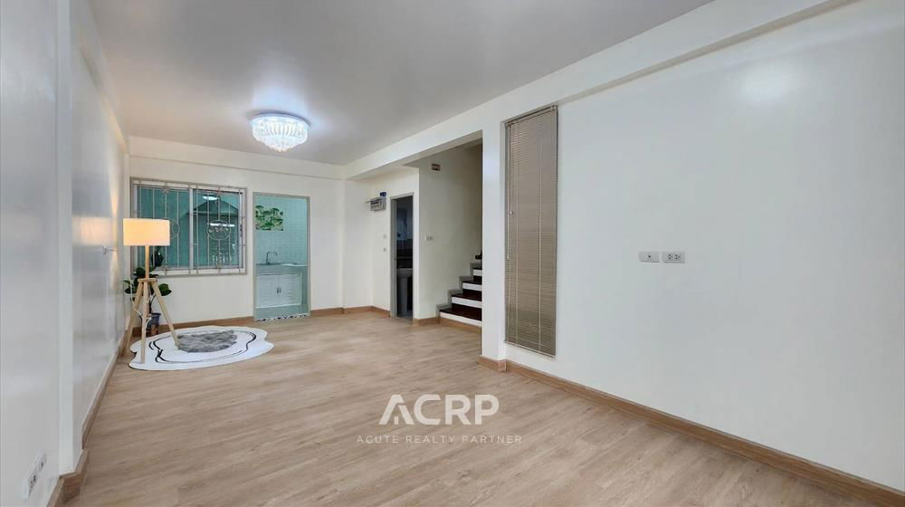 picture 3-story townhome for sale, newly renovated, Supalai Sukhumvit-Srinakarin, in good condition - 7/19
