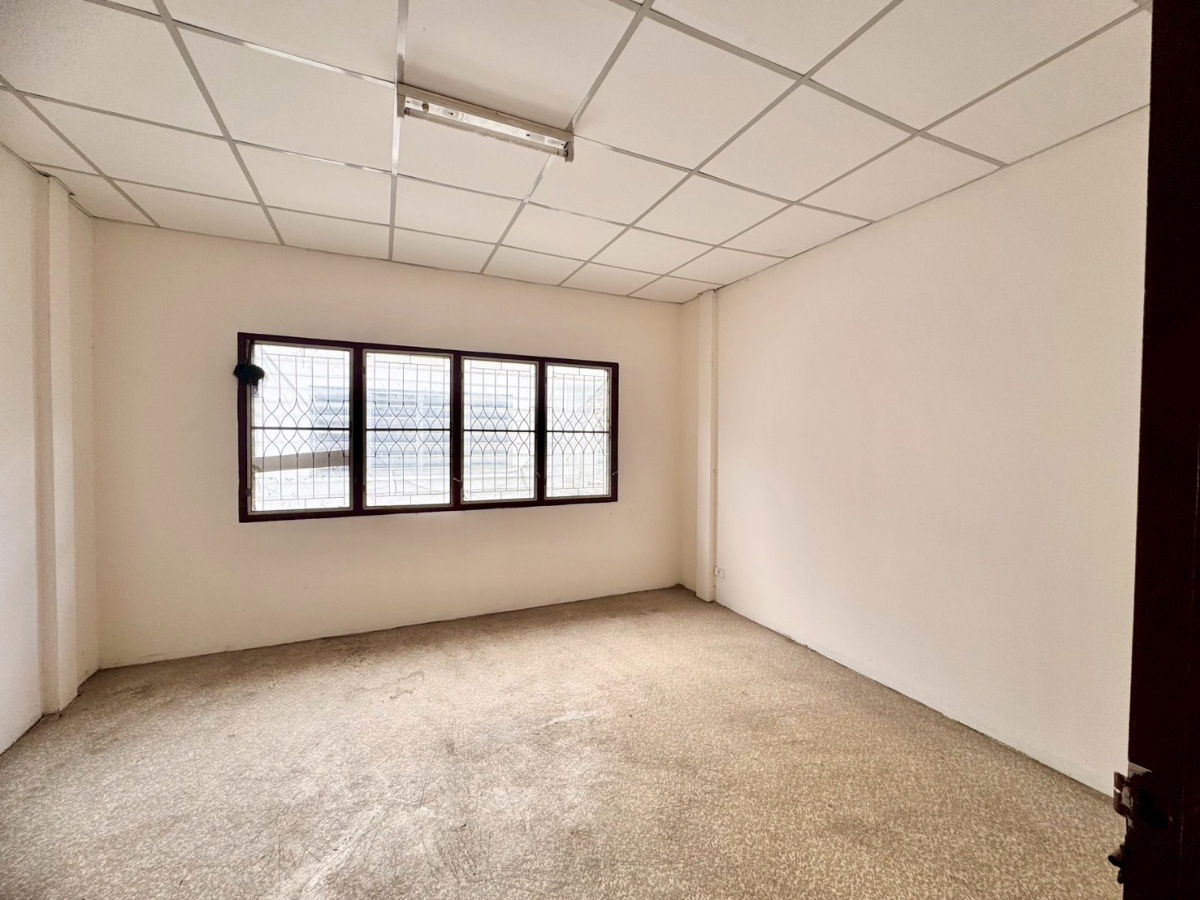 picture For sale: Phatthawan Village, Soi Chueamsamphan 17, 2-storey townhouse, Nong Chok 748 - 2/7