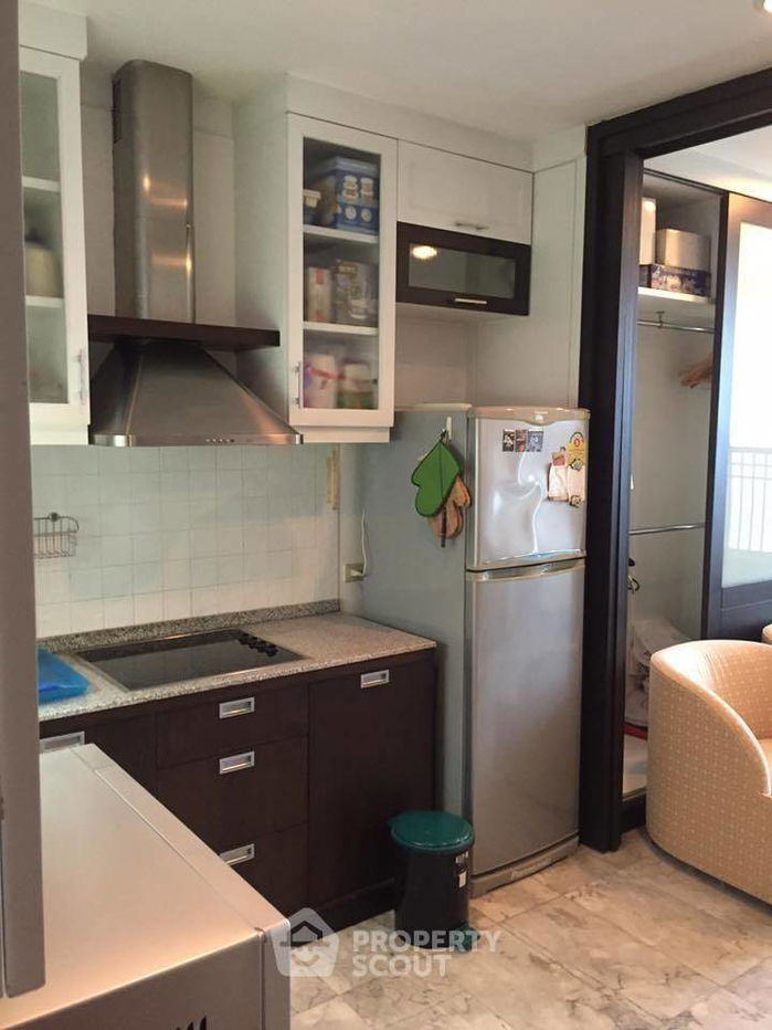 picture 2-BR Condo at Sathorn House Condominium near BTS Surasak (ID 333348) - 4/18