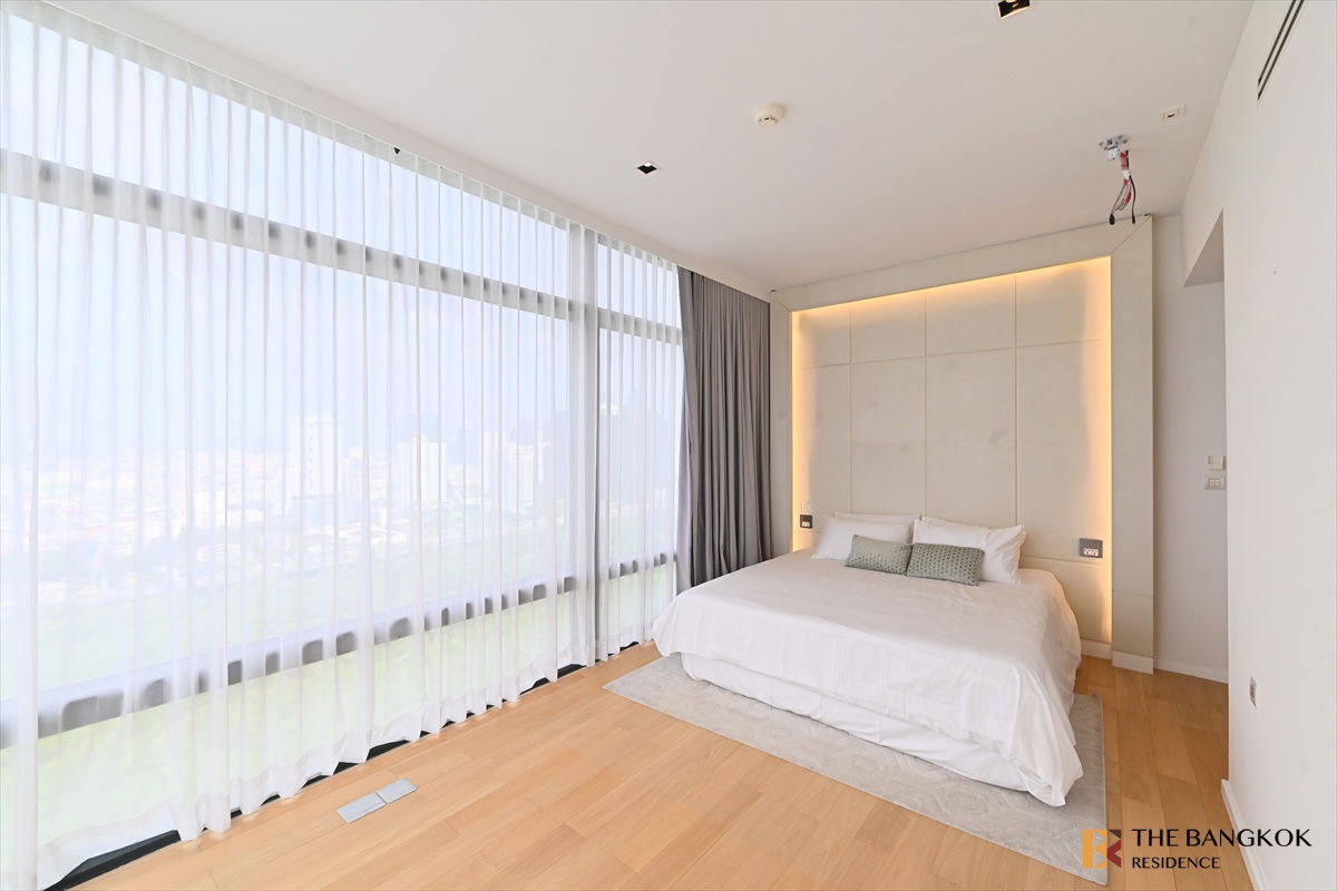 picture Circle Living Prototype 🌟 Stylish Unit with Triple Panoramic View 🏙️ Near MRT Phetchaburi - 8/17