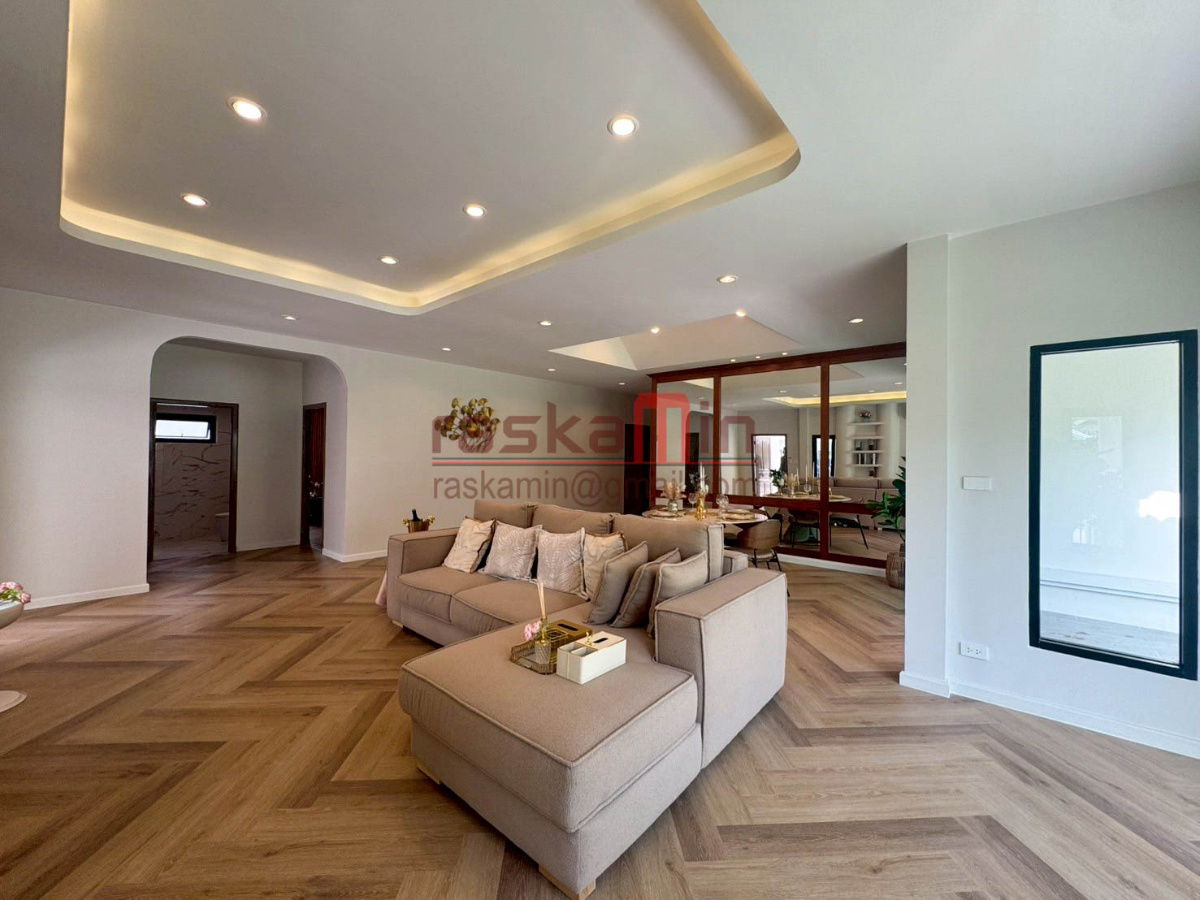 picture House for Sale with Spacious Living Area - 22/49