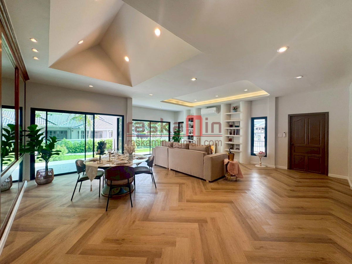 picture House for Sale with Spacious Living Area - 19/49