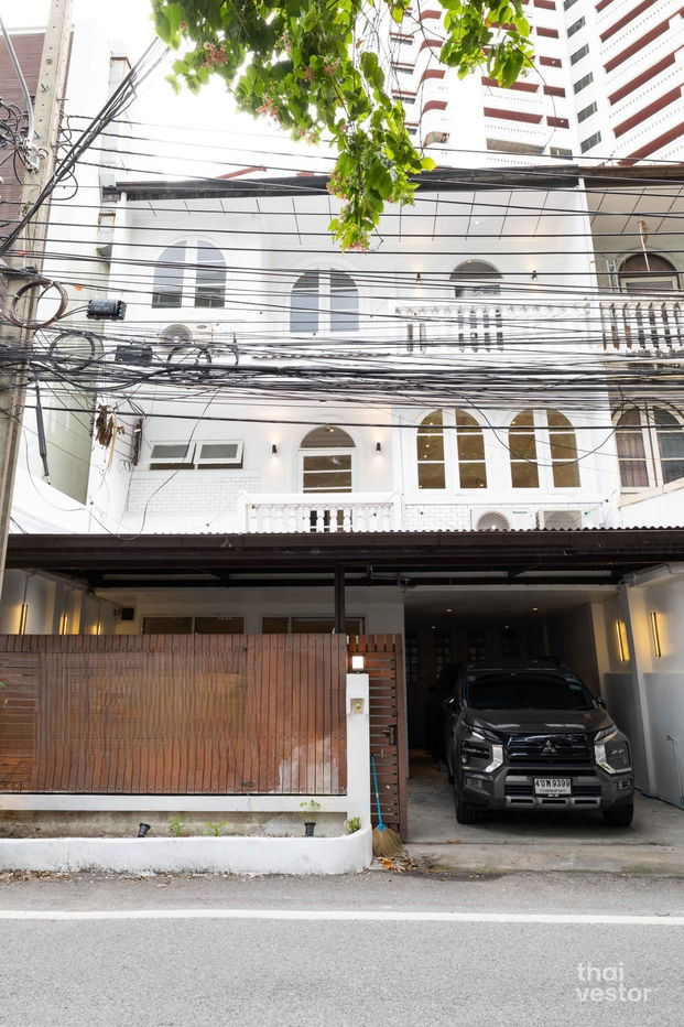 picture LTH12956 – Townhouse Home Office for Rent at Sukhumvit 49/1 Size approx. 240 sqm. Land 30 sq.w. 7 rooms 4 baths Near BTS Phrom Phong ONLY 145K/month - 1/10