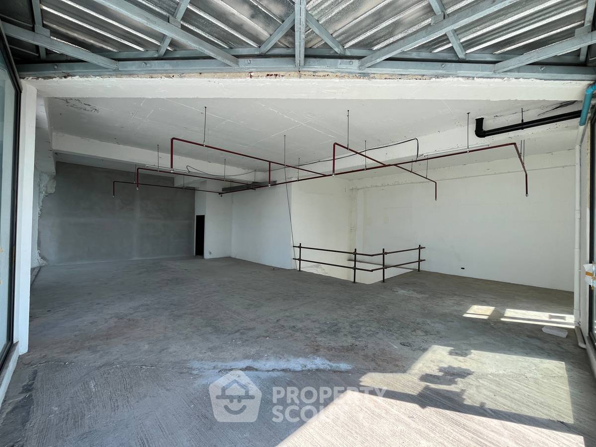 picture 4-BR Condo at Sathorn Gardens near MRT Si Lom (ID 2244568) - 13/24