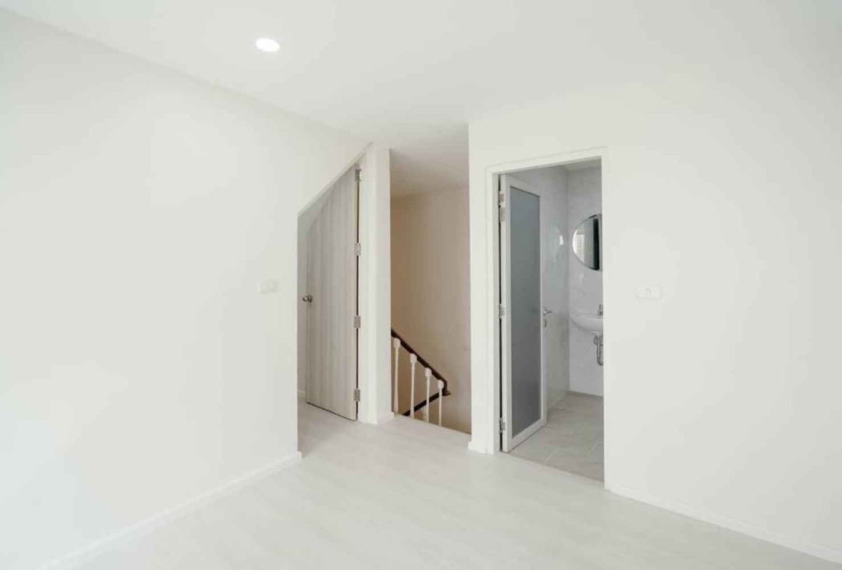 รูป ขาย Townhome 3 ชั้น สุขุมวิท 15 ทำเลทอง ใกล้ BTS อโศก & MRT เพชรบุรี เดิน 1 นาทีถึงโรงเรียนนานาชาติ NIST - รูปที่ 13/17