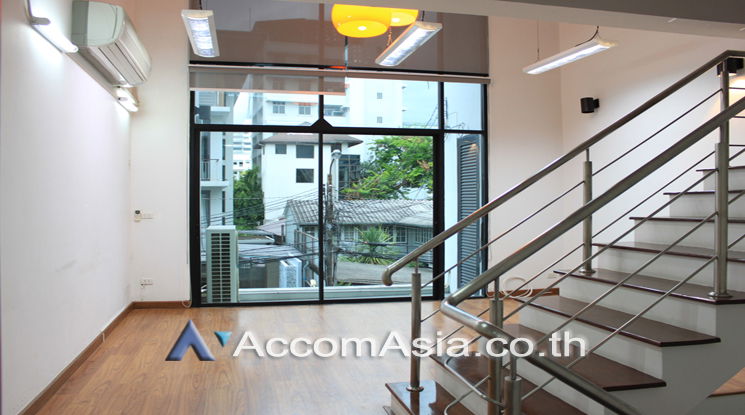 รูป 🔼🔽 AccomA 📩 Pet friendly,Home Office 4 BR Townhouse in Khlong Ton Nuea (AA25261) - รูปที่ 2/11