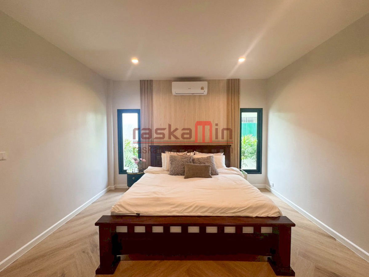 picture House for Sale with Spacious Living Area - 45/49