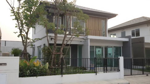 ขาย บ้านเดี่ยว พร้อมต่อเติมห้องหน้าบ้าน หลังคาโรงรถ ครัวไทยบิวอินหลังบ้าน 