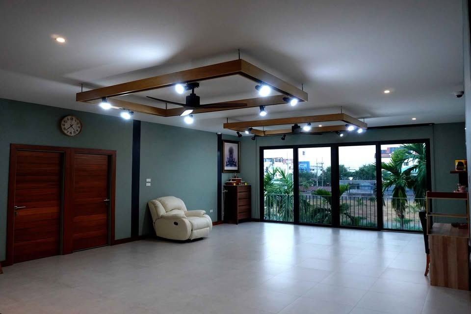 picture UK07-015 🏡✨ 2-storey detached house for sale with complete furniture in every room. - 5/18