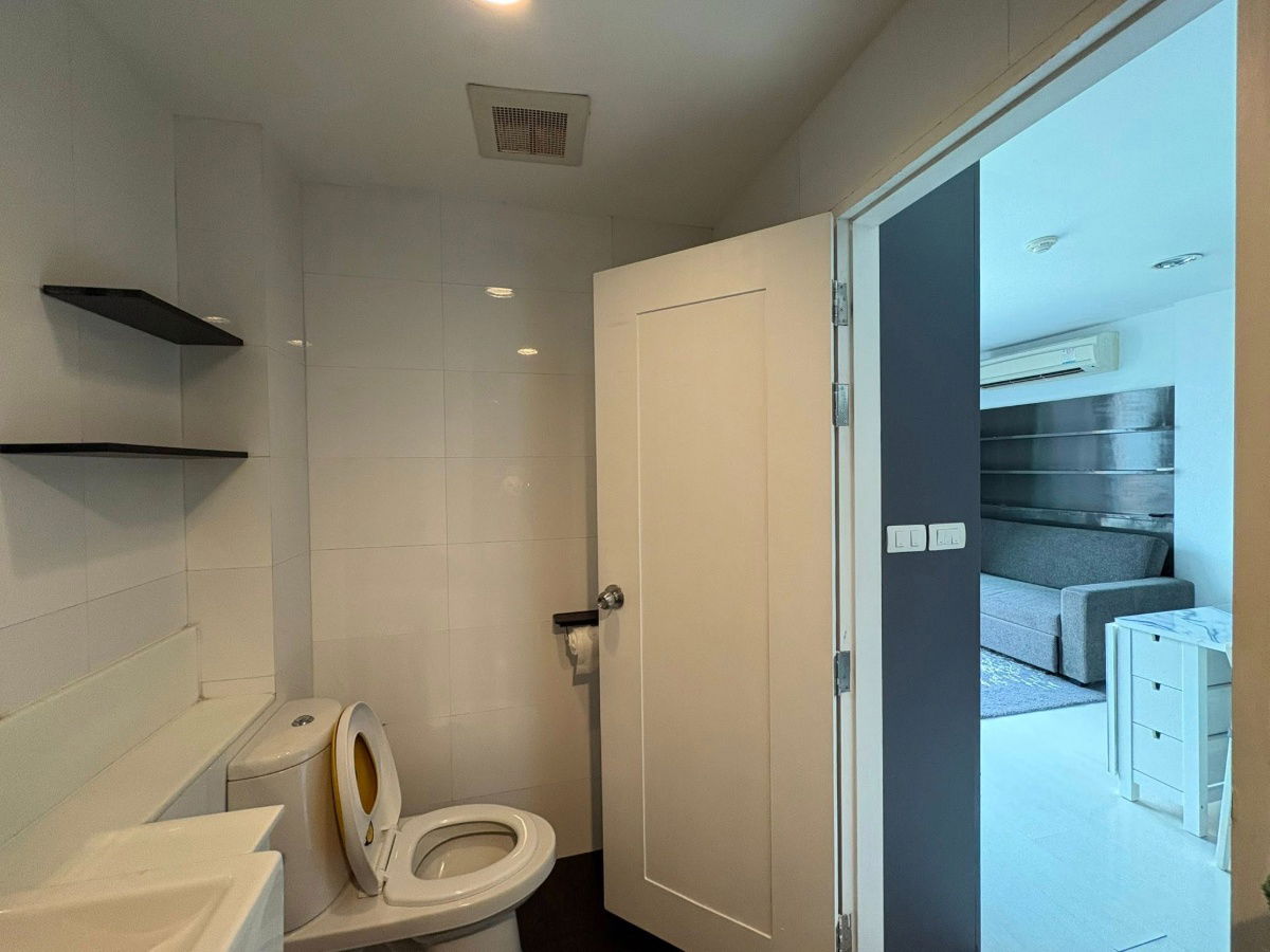 picture Urgent Rent!! Great Price! Beautifully Decorated Unit at D65 Condominium - 8/13