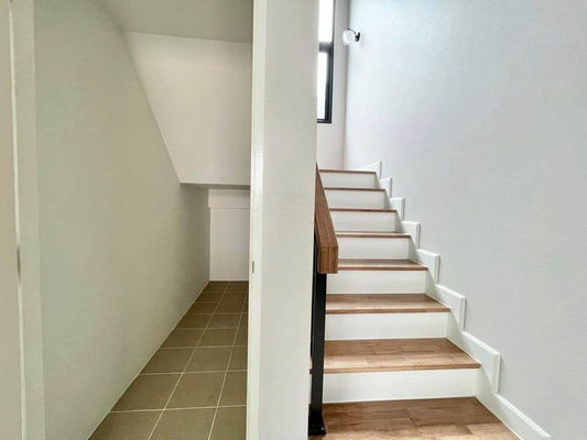 picture FOR RENT CENTRO DONMUANG - CHAENGWATTANA / 4 bedrooms 4 bathrooms / 51 Sqw. 200 Sqm. **45,000** CLOSE TO ROBINSON SRI SAMARN - 9/11