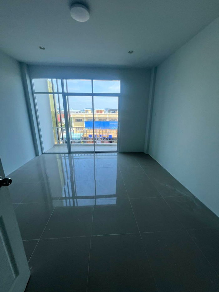 รูป UK06-056 🏢 อาคารพาณิชย์ใหม่เอี่ยมให้เช่า – ติดถนนสุขุมวิท ทำเลทอง! 💸 ราคาเช่า: 19,000 บาท/เดือน  - รูปที่ 2/8