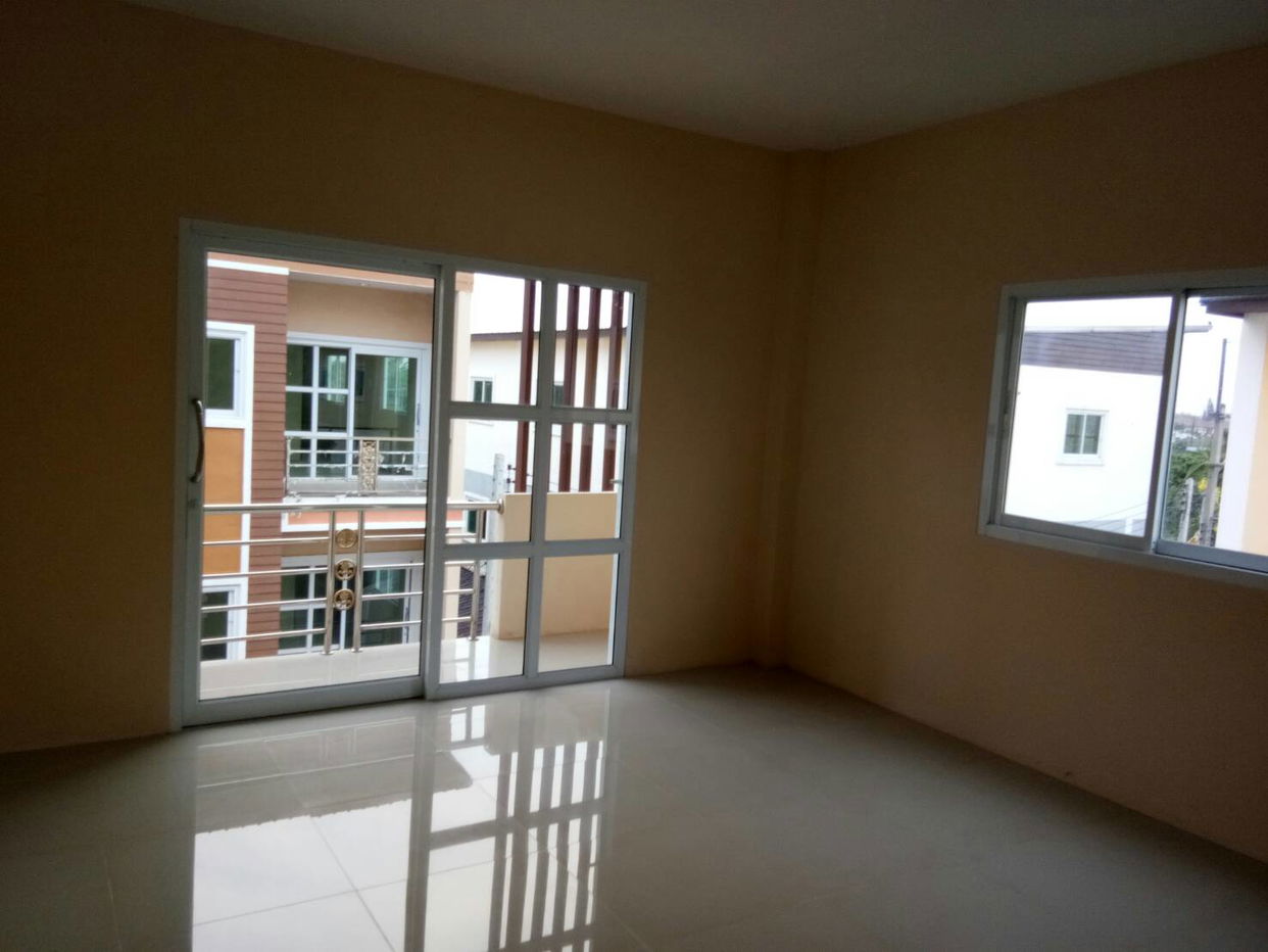 picture ตึกแถว 133.6 square meter Nakhon Ratchasima Muang Nakhon Ratchasima Cho Ho for 1378000 THB - 2/5
