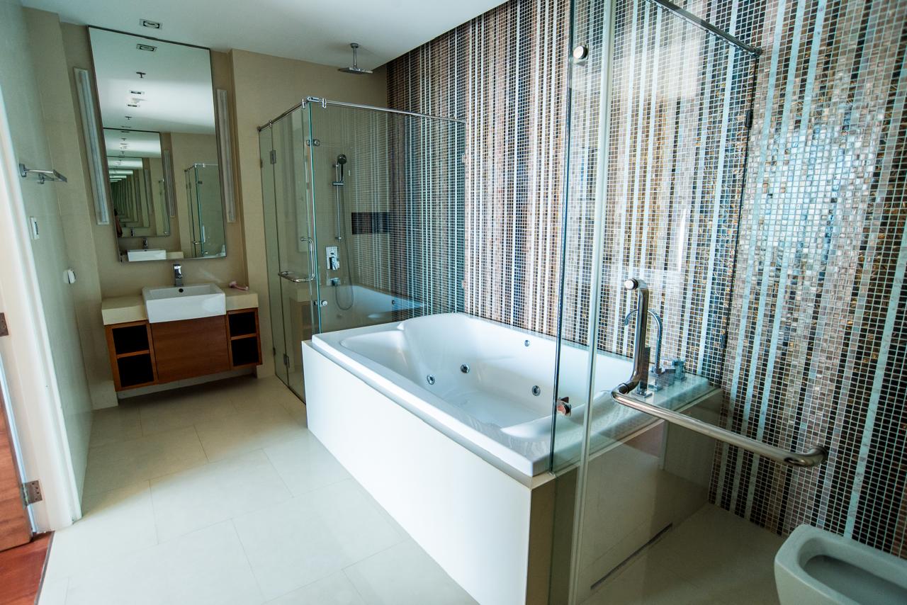picture 2 Bedrooms Condominium @ The Cove - 3/31