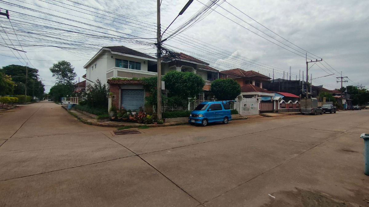 picture Sale, 91 SQ.W., located in Muang Ek Village, Project 6, with 7 rooms. Great location near shopping malls and university - 10/11