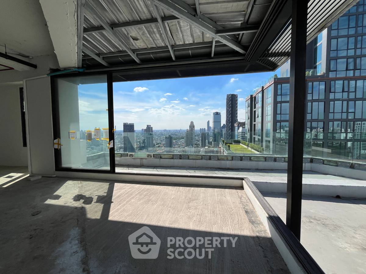 picture 4-BR Condo at Sathorn Gardens near MRT Si Lom (ID 2244568) - 19/24
