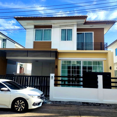 Houses for rent Hemaraj Chonburi Industrial Estate : UK06-051 🏡 **Lake Valley House for rent, available to move in on October 4th!** 🌿 - Rent 30,000 baht/month 