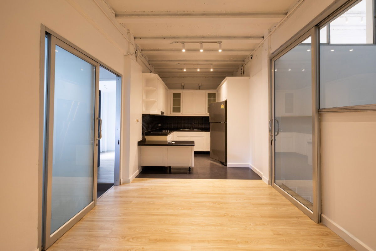 picture LTH12956 – Townhouse Home Office for Rent at Sukhumvit 49/1 Size approx. 240 sqm. Land 30 sq.w. 7 rooms 4 baths Near BTS Phrom Phong ONLY 145K/month - 2/10
