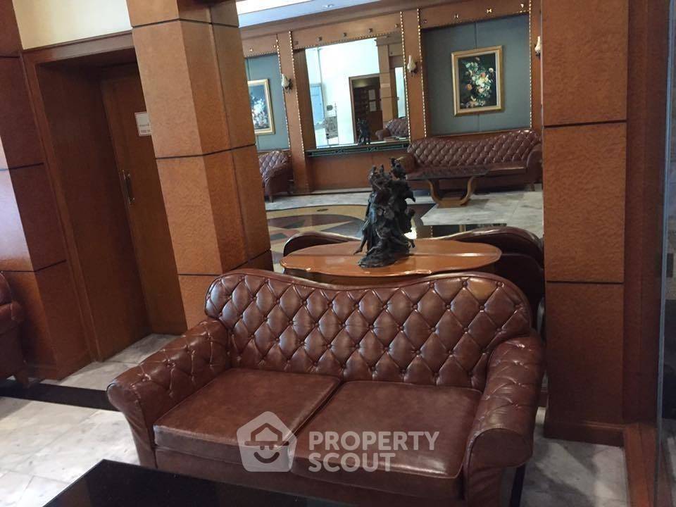 picture 2-BR Condo at Sathorn House Condominium near BTS Surasak (ID 333348) - 10/18