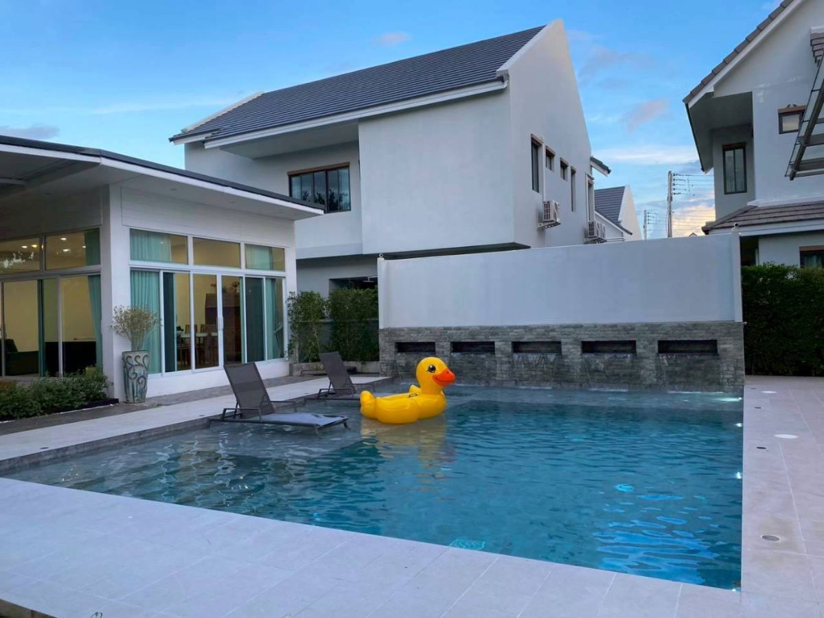 picture Pool villa for sale in Graceland Village, built-in furniture, located on the main road of the village, opposite Grace International School.- SW002848 - 2/20