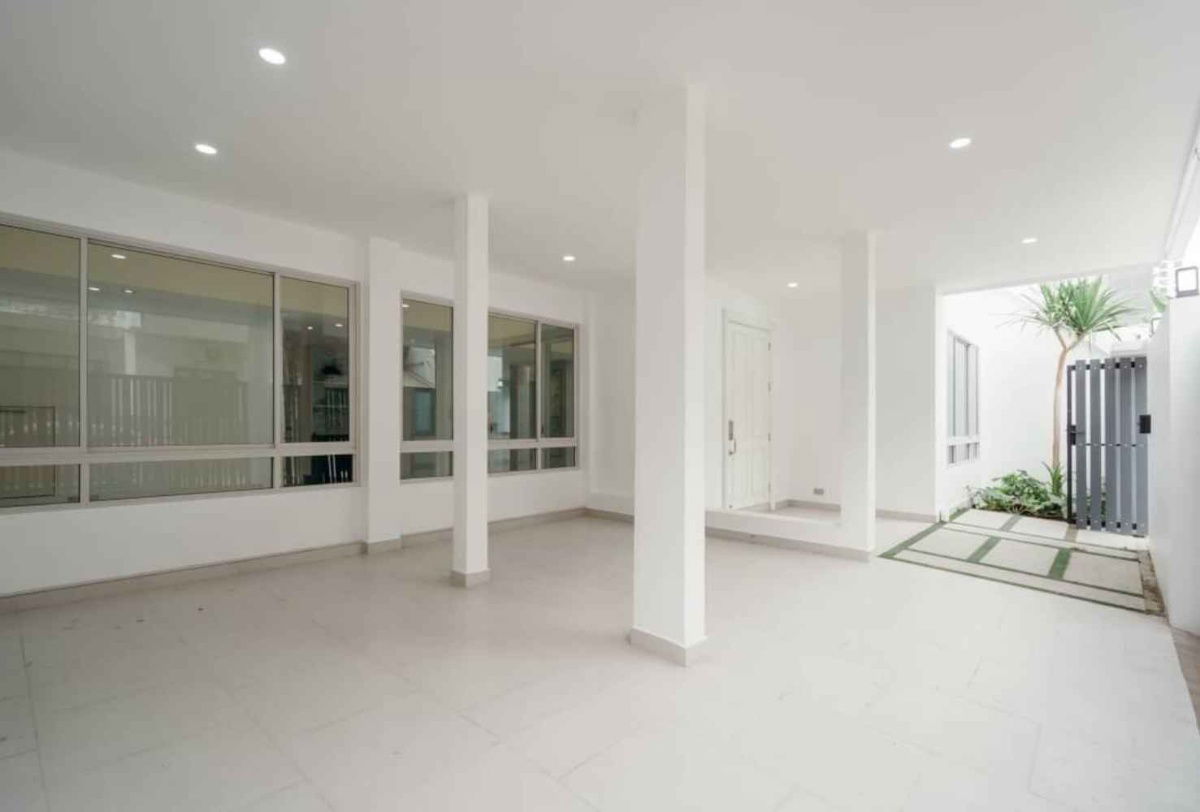 รูป ขาย Townhome 3 ชั้น สุขุมวิท 15 ทำเลทอง ใกล้ BTS อโศก & MRT เพชรบุรี เดิน 1 นาทีถึงโรงเรียนนานาชาติ NIST - รูปที่ 15/17