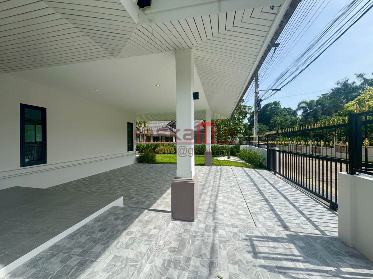 picture House for Sale with Spacious Living Area - 8/49
