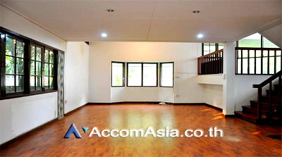 Houses for rent BTS Phra Khanong : 🔼🔽 AccomA 📩 Home Office 3 BR House in Khlong Ton Nuea (AA13724)