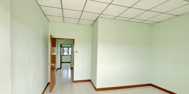 picture Lertlah School is 900m. Phetkasem 102-112 LakSong MRT Station 5.9km. 3-story 3bed Srivichai Hos 700 - 5/8