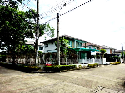 ขายบ้านเดี่ยว : ขายบ้านเดี่ยว 2 ชั้น หลังมุม หมู่บ้านชัยพฤกษ์ รามอินทรา-พระยาสุเรนทร์ 30 ทำเลดี เดินทางสะดวก ใกล้สถานีรถไฟฟ้าบางชัน 