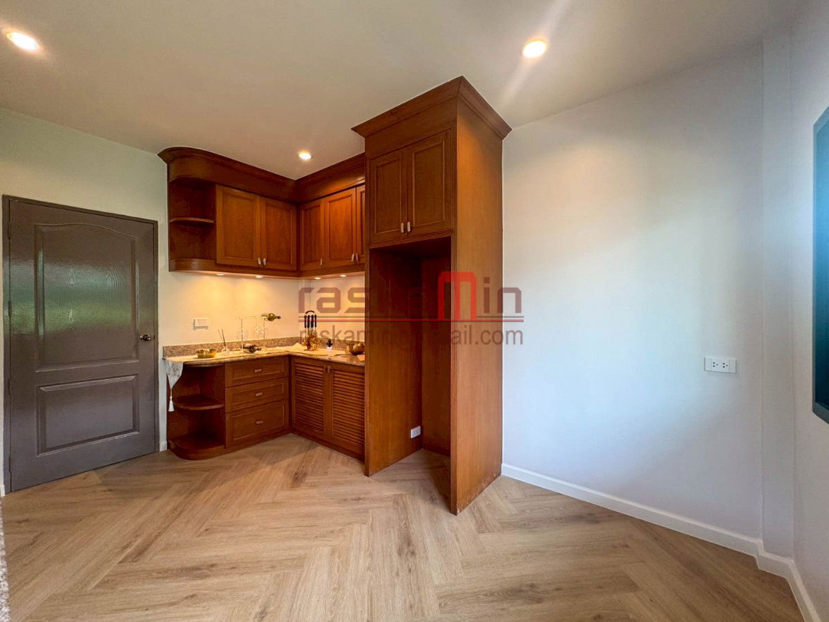 picture House for Sale with Spacious Living Area - 40/49