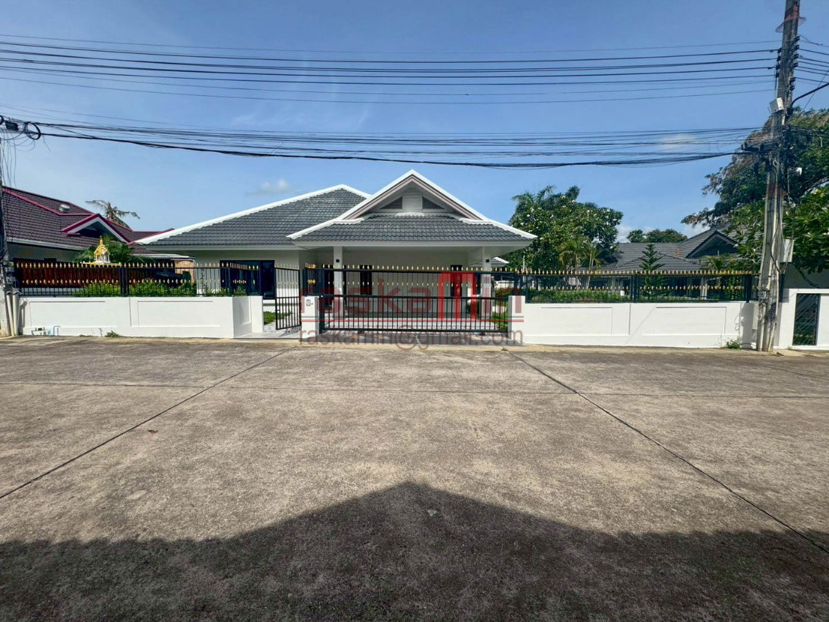 picture House for Sale with Spacious Living Area - 1/49