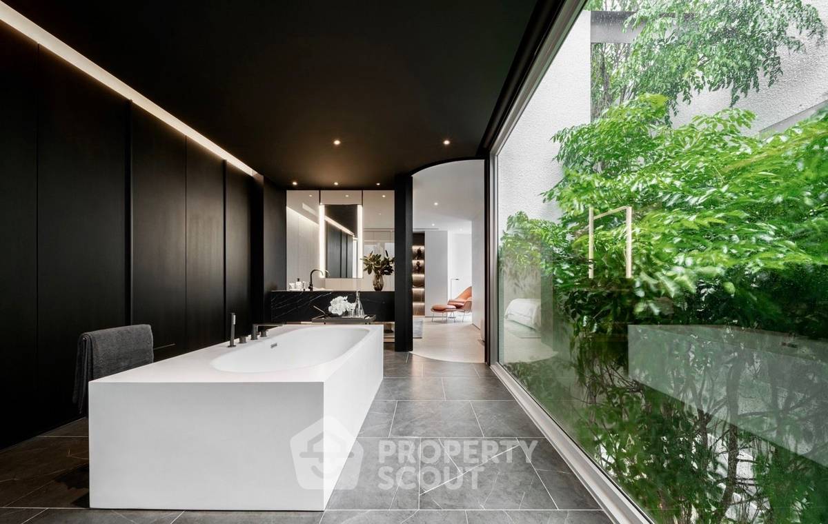 picture 4-BR House at ARQ10 near ARL Hua Mak (ID 1418450) - 8/13