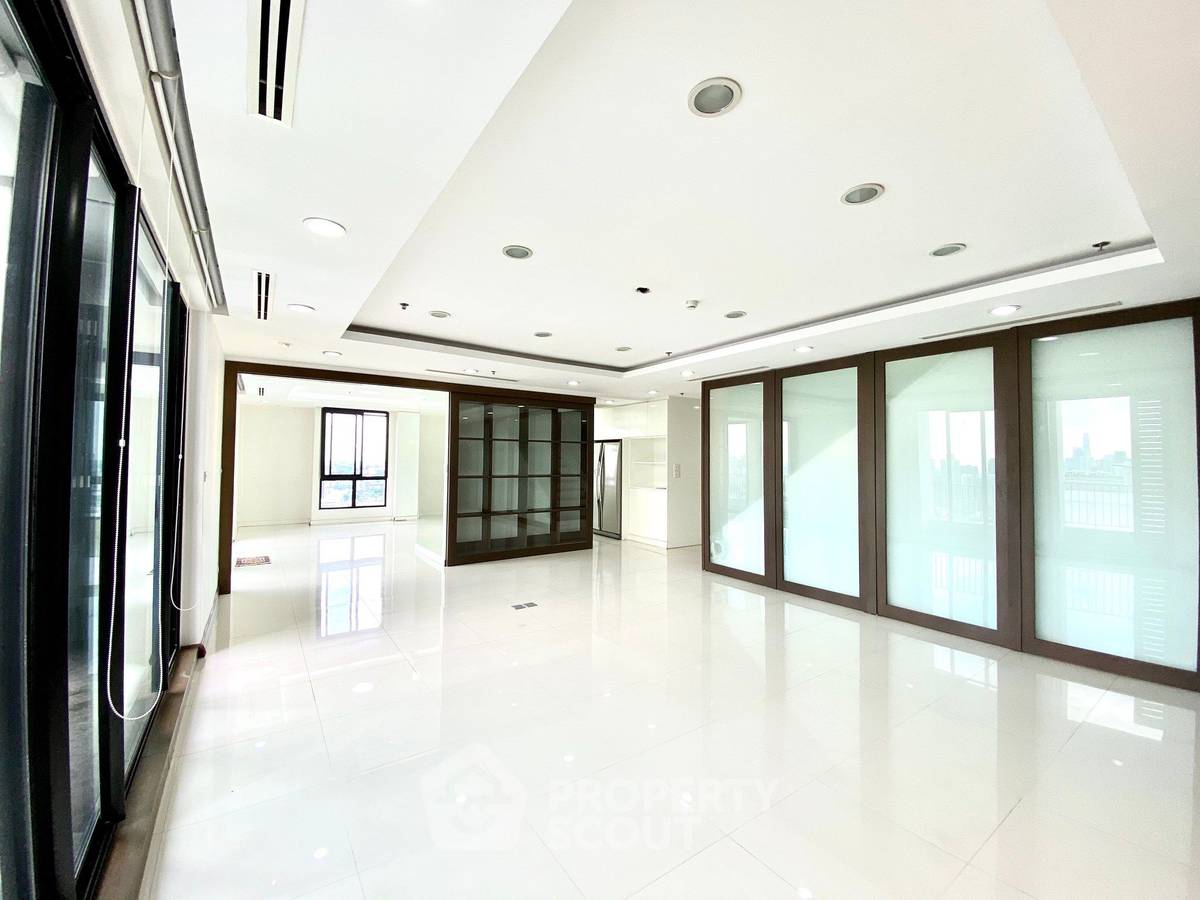 picture 3-BR Condo at Icon 3 Condominium close to Thong Lo (ID 1019405) - 5/13