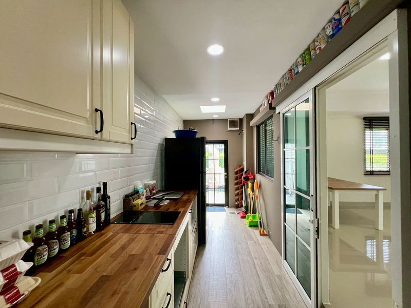 รูป 💎 "บ้านหลังริม + พื้นที่สนามข้างบ้านกว้างพิเศษ เหมือนได้ที่ดินเพิ่มฟรี!" 🏠 โครงการ Grande Pleno ราชพฤกษ์ 💥 ต่อเติมครบ ✨พร้อมอยู่ ​ - รูปที่ 6/20