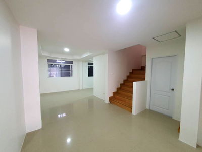 ทาวน์โฮม กรุงเทพมหานคร : ขายทาวน์เฮาส์ 2 ชั้น รีโนเวทใหม่ 3นอน 2น้ำ รามอินทรา31 ใกล้รถไฟฟ้าสายสีชมพู กม.3-4 เพียง 3.2 ล้าน