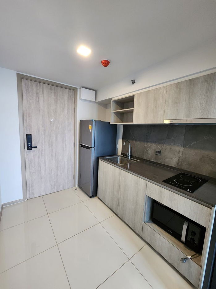 picture Airport link ramkhamhaeng 300 m. Price  23,000 Baht Condo THE TREE Pattanakarn - Ekkamai ( Rental ) - 6/11