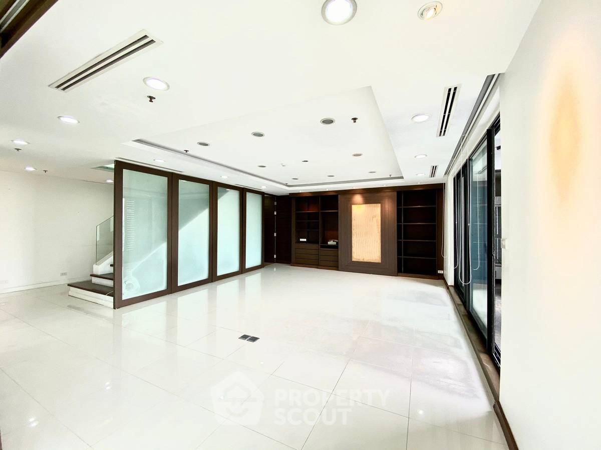 picture 3-BR Condo at Icon 3 Condominium close to Thong Lo (ID 1019405) - 6/13