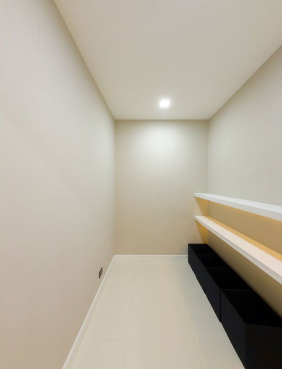 picture House for Sale in Kwan Wieng. Warm-toned 4-bedroom home, fully furnished with electrical appliances.  SW002852 - 19/34