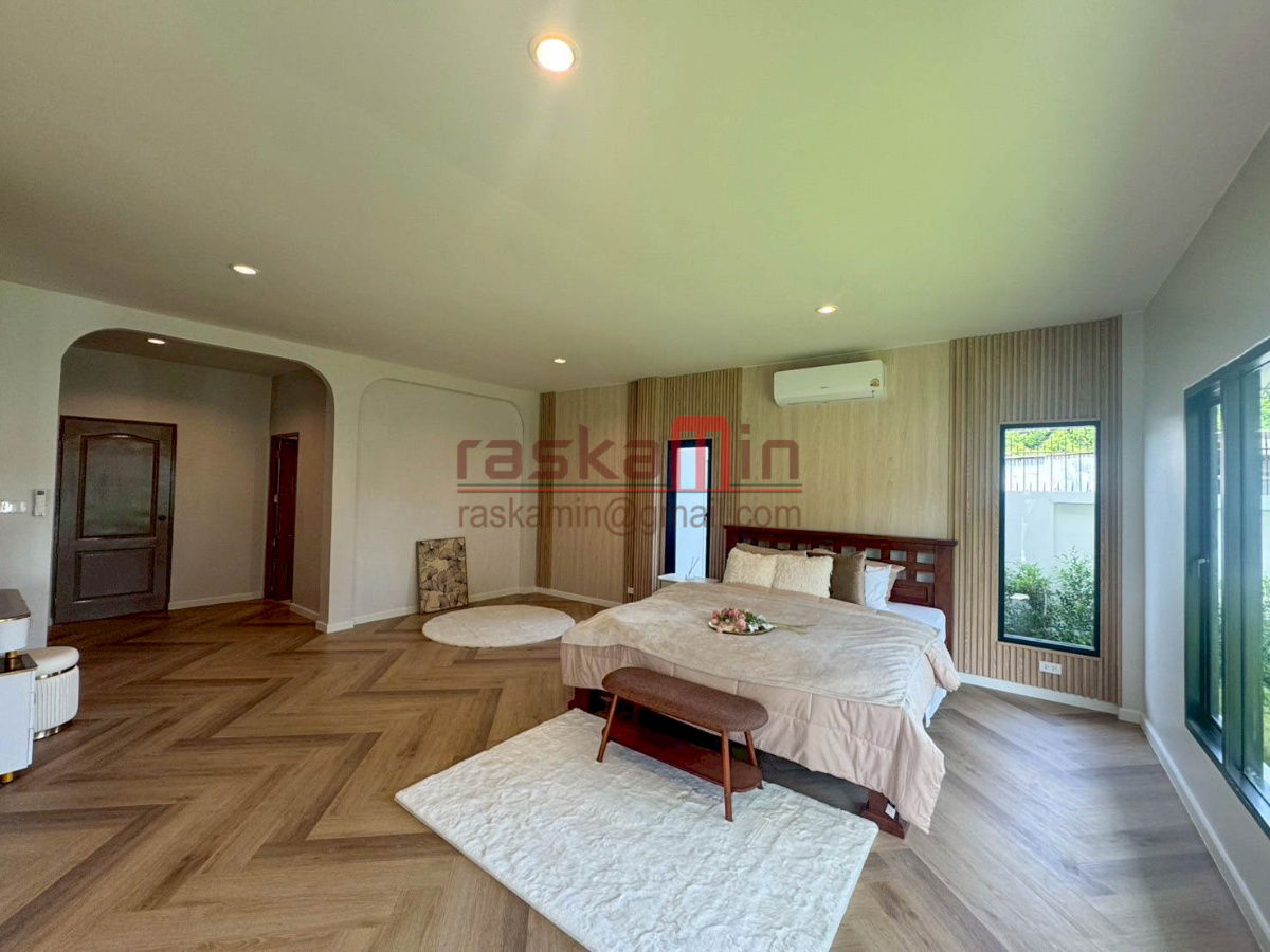 picture House for Sale with Spacious Living Area - 34/49