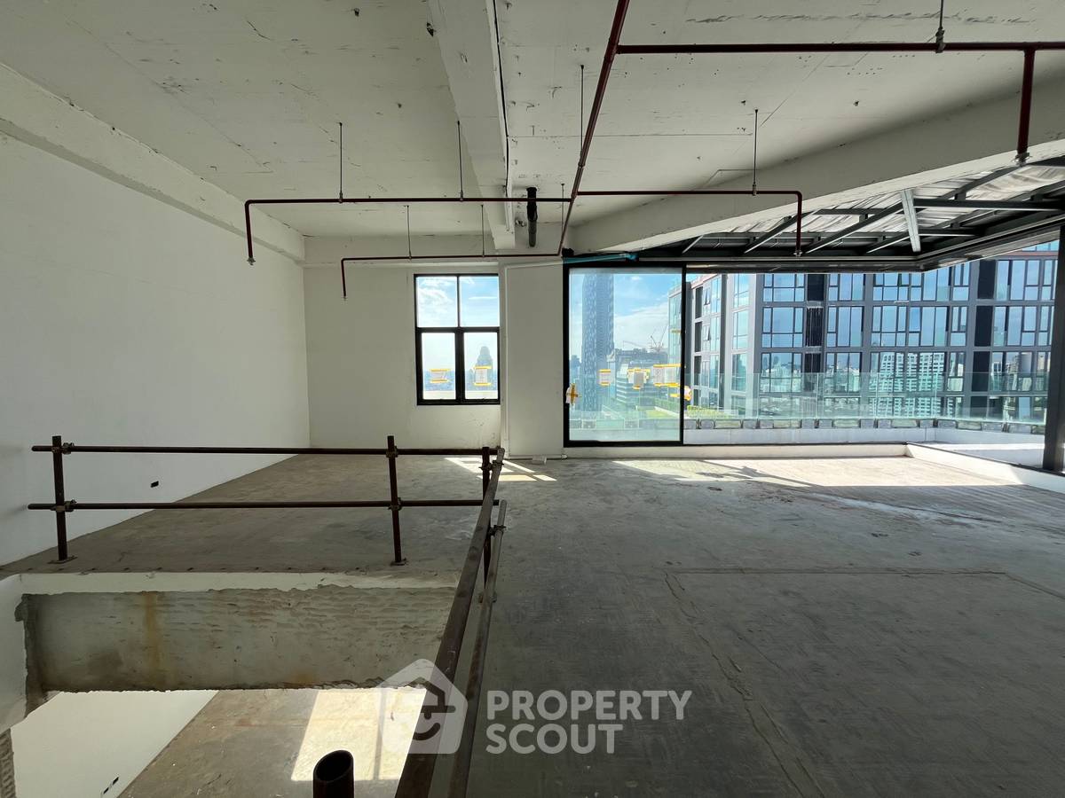 picture 4-BR Condo at Sathorn Gardens near MRT Si Lom (ID 2244568) - 11/24