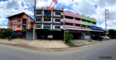 Shophouses for sale Boromarajanani College of Nursing Sawanpracharak : ตึกแถว 100 square meter Nakhon Sawan Muang Nakhon Sawan Pak Nam Pho for 2400000 THB