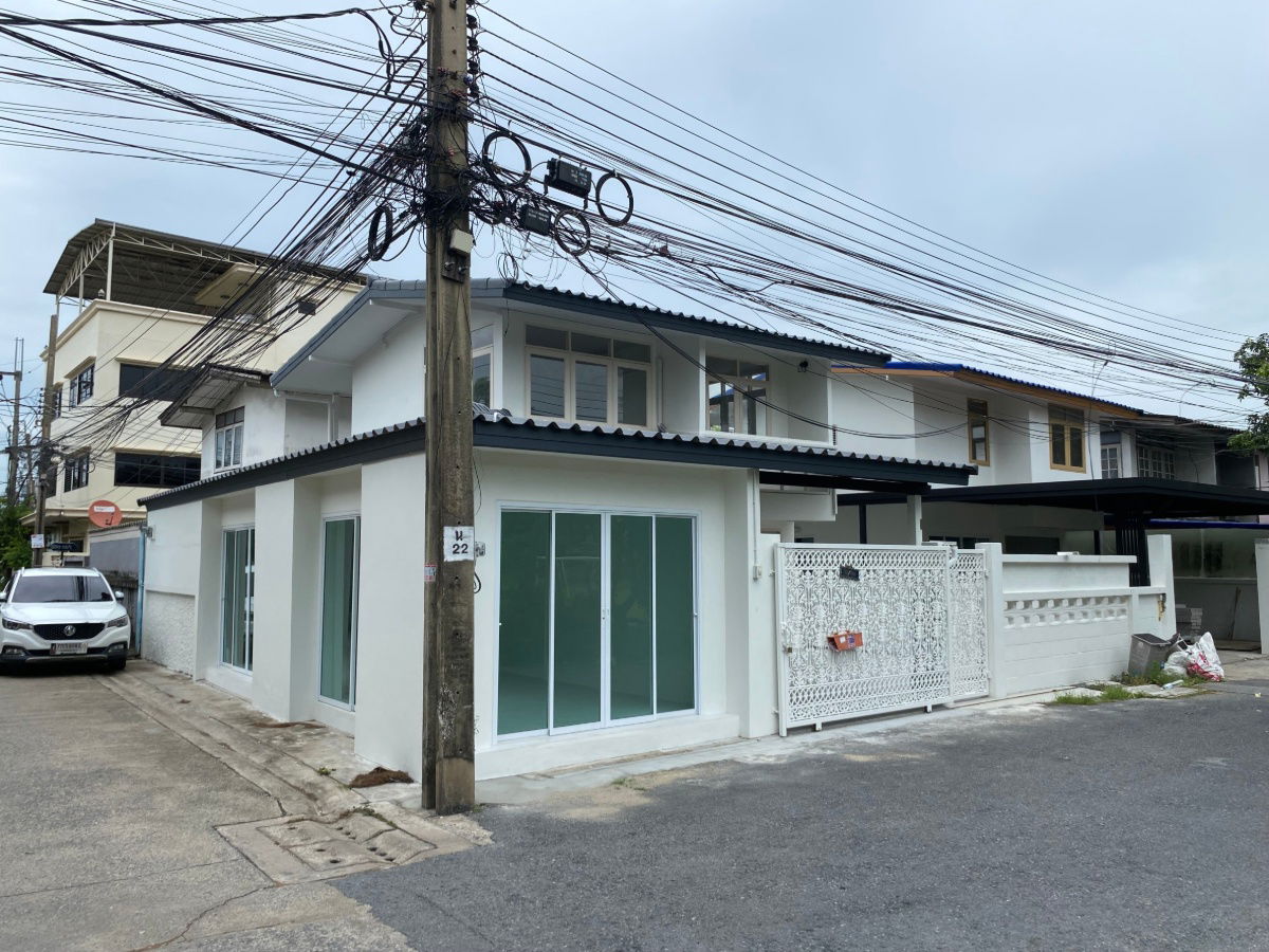 รูป ขายบ้านเดี่ยว 2 ชั้น รีโนเวทใหม่ทั้งหลัง – พร้อมอยู่ ทำเลทองย่านประชาชื่น - รูปที่ 1/13