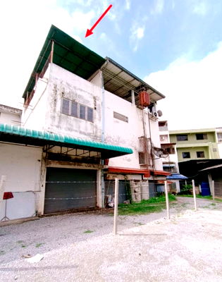Shophouses for sale Phrae : อาคารพาณิชย์ 42 square meter Phrae Muang Phrae Nai Wieng for 804000 THB