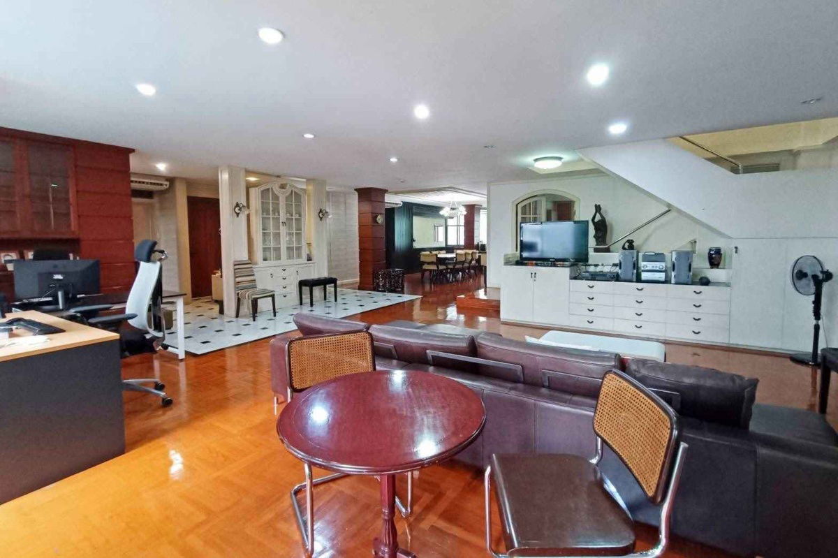 picture Urgent Sale – Luxury Duplex Penthouse on Sukhumvit 24, 300m from BTS Phrom Phong - 1/20