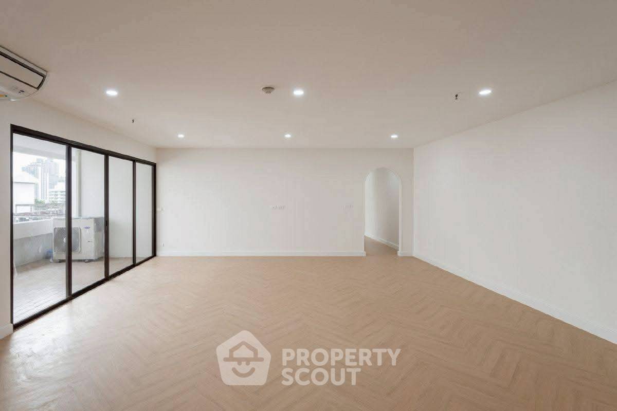picture 3-BR Condo at Prestige Towers Condominium near MRT Sukhumvit (ID 2065052) - 2/12