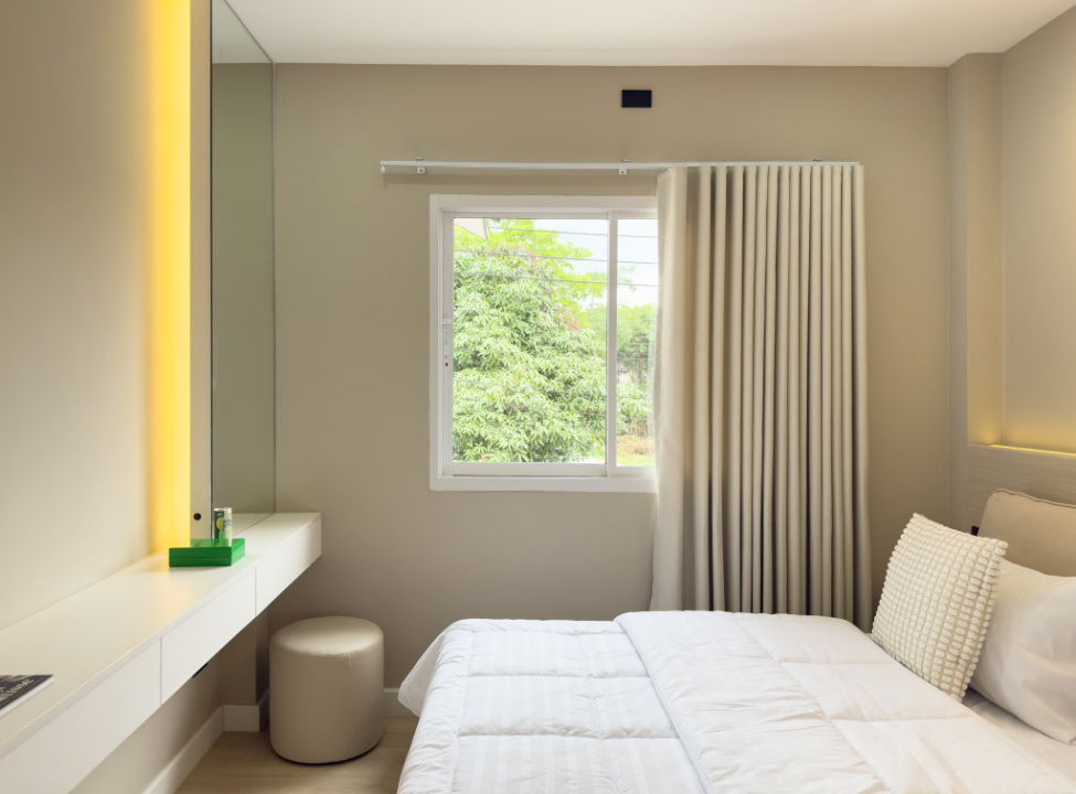 picture House for Sale in Kwan Wieng. Warm-toned 4-bedroom home, fully furnished with electrical appliances.  SW002852 - 29/34
