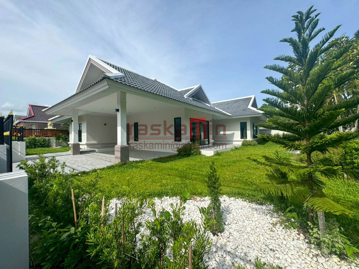 picture House for Sale with Spacious Living Area - 4/49