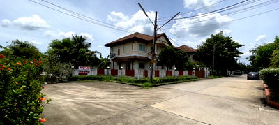 บ้านเดี่ยว ม.มหิดล ศาลายา : ขายบ้านเดี่ยว2ชั้น ถนนอุทยานและถนนอักษะ หมู่บ้านบุญสิริ เข้าออกได้ทั้งพุทธมณฑลสาย3และสาย4 บ้านมุม พื้นที่ 102.8 ตรว. ขาย 6.9 ล้านบาท ราคาต่อรองได้ค่ะ