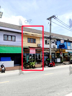 Shophouses for sale Si Racha Post Center : Urgent sale, commercial building on Sriracha-Nong Yai Bu Road, near communities and villages.